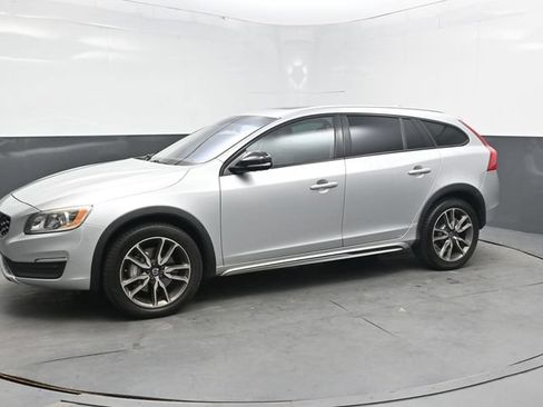 Used 2017 Volvo V60 T5 Cross Country w/ Convenience Package AWD/4WD image 3