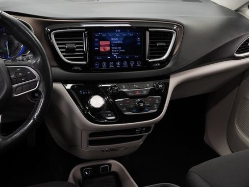 Certified 2019 Chrysler Pacifica Touring Plus w/ Tire & Wheel Group FWD image 30
