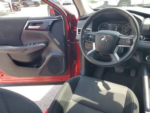 Used 2023 Mitsubishi Outlander ES FWD image 14