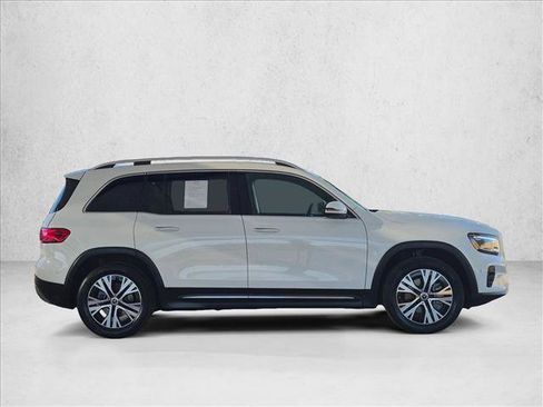Used 2025 Mercedes-Benz GLB 250 4MATIC image 4
