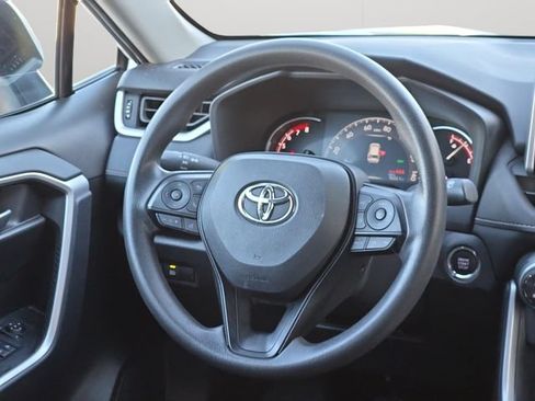 Used 2025 Toyota RAV4 XLE AWD/4WD image 18