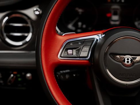 Used 2021 Bentley Bentayga AWD/4WD image 45