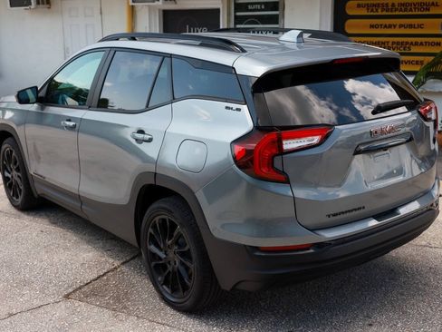 Used 2023 GMC Terrain SLE w/ Elevation Edition FWD image 3