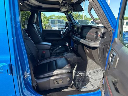 Used 2024 Jeep Wrangler Unlimited Rubicon w/ Technology Group AWD/4WD image 28