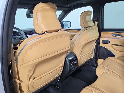 Used 2024 Jeep Grand Cherokee L Summit AWD/4WD image 38