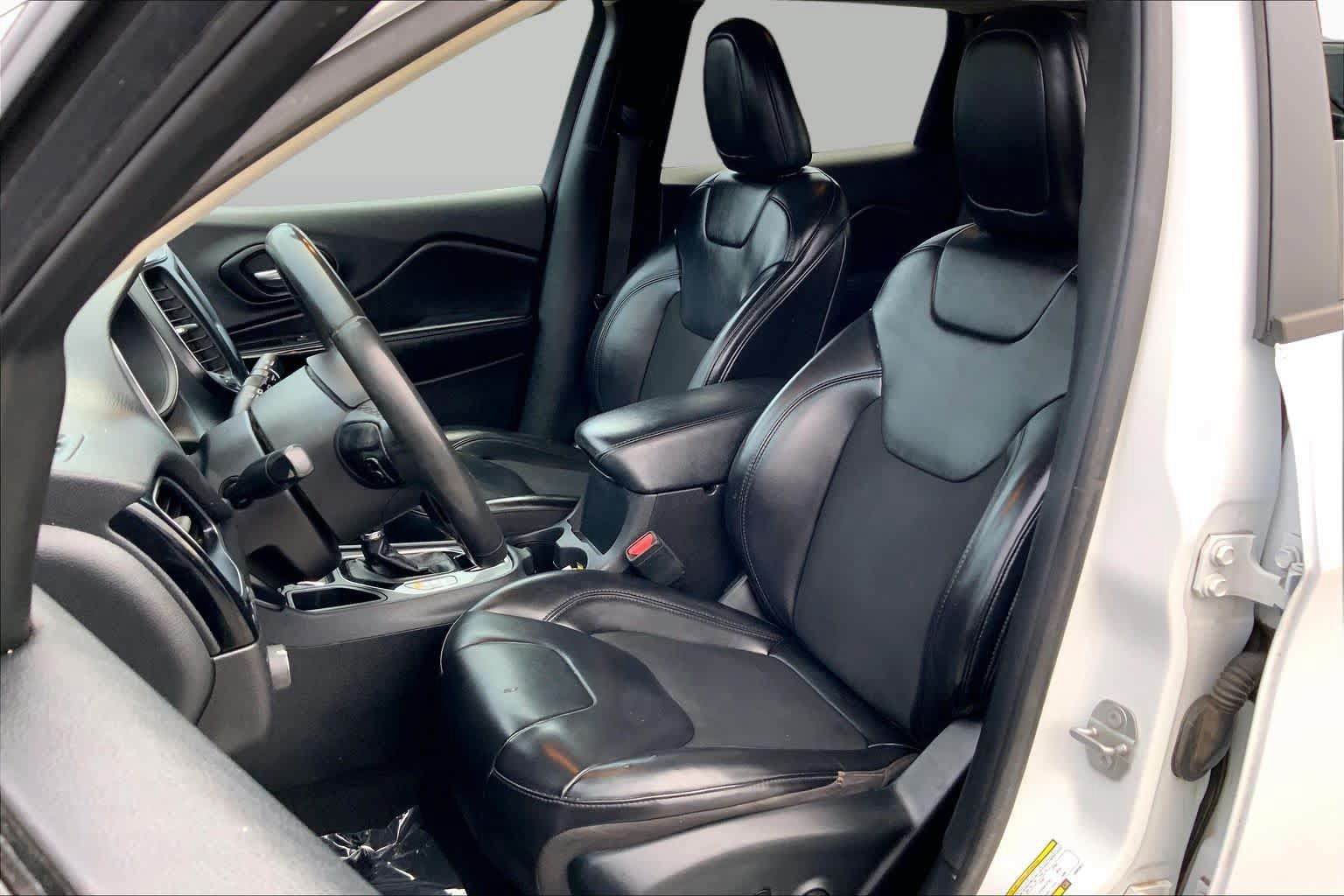 Used 2020 Jeep Cherokee Latitude Plus FWD image 7