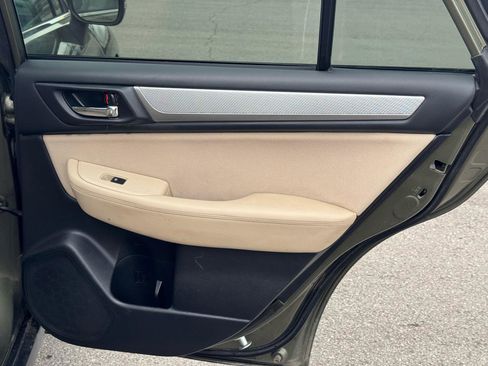 Used 2018 Subaru Outback 2.5i Premium image 18