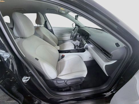 Used 2025 Hyundai Kona SEL FWD image 32
