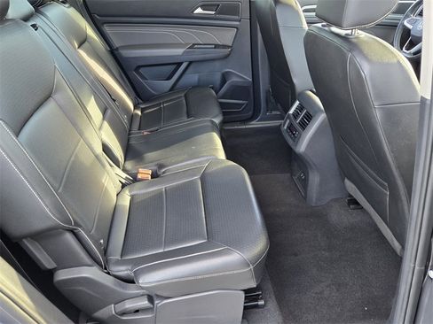 Certified 2022 Volkswagen Atlas SE image 17