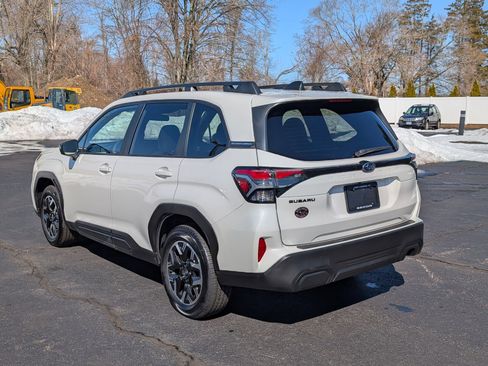 Used 2025 Subaru Forester Premium image 5