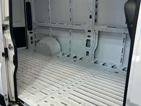Used 2025 RAM ProMaster 2500 w/ Convenience Group FWD image 4