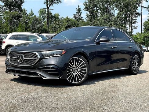 Used 2024 Mercedes-Benz E 350 4MATIC Sedan image 2