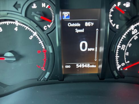 Used 2022 Toyota 4Runner Trail Special Edition AWD/4WD image 11