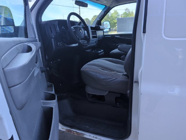 Used 2011 Chevrolet Express 2500 RWD image 10