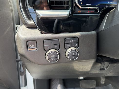 Used 2025 Chevrolet Silverado 2500 LT w/ Convenience Package AWD/4WD image 16