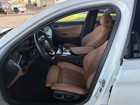 Used 2023 BMW 540i w/ Premium Package image 19