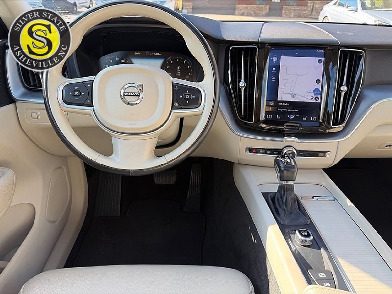 Used 2018 Volvo XC60 T5 Momentum w/ Vision Package AWD/4WD image 27