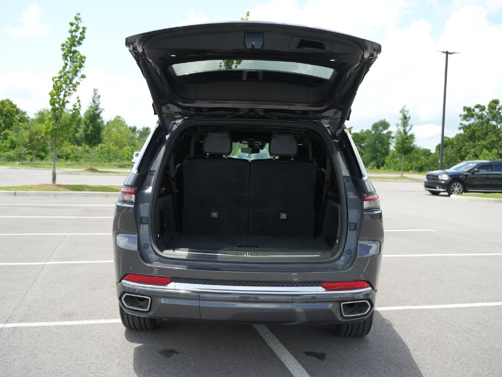 Used 2023 Jeep Grand Cherokee L Summit w/ Advanced Protech Group IV AWD/4WD image 20