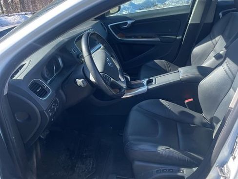 Used 2016 Volvo S60 T5 Inscription Platinum image 3