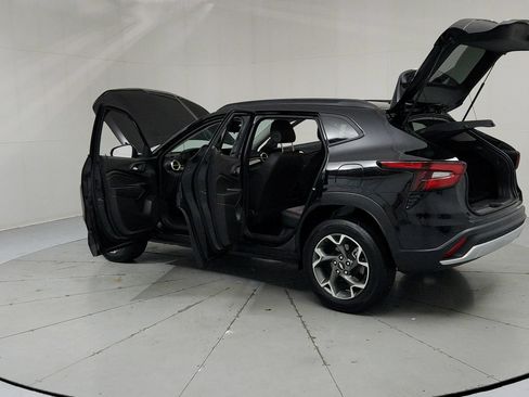 Used 2024 Chevrolet Trax LT w/ Driver Confidence Package FWD image 10