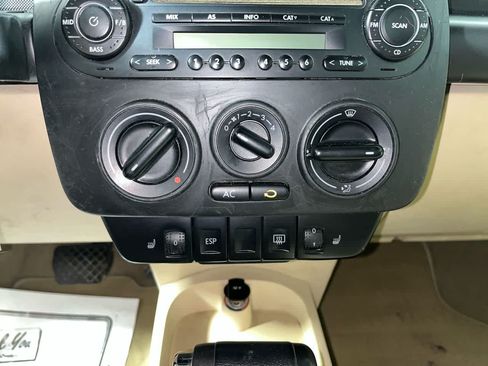 Used 2008 Volkswagen Beetle SE FWD image 19