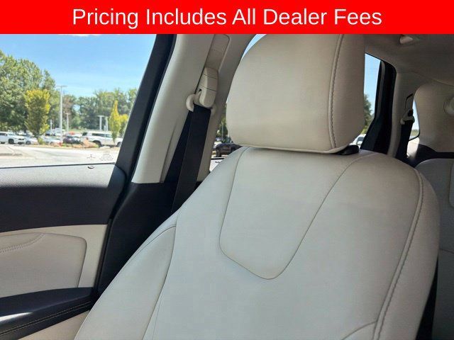Used 2015 Ford Edge Titanium FWD image 13