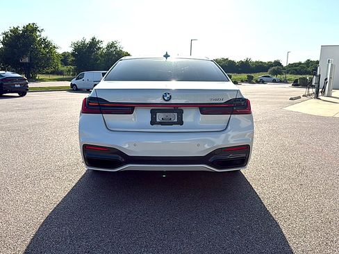 Used 2022 BMW 740i w/ Luxury Rear Seating Package RWD image 6