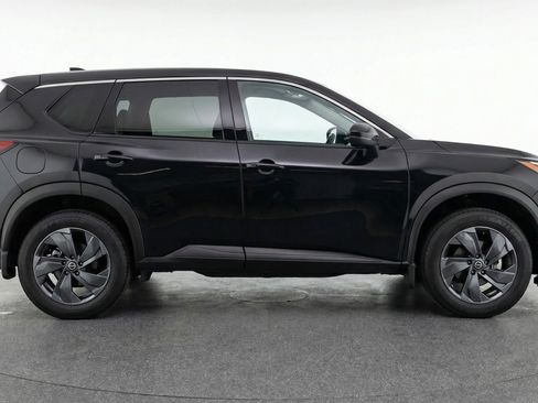 Used 2025 Nissan Rogue SV image 11
