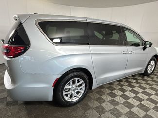 Used 2024 Chrysler Pacifica Touring-L FWD video 2