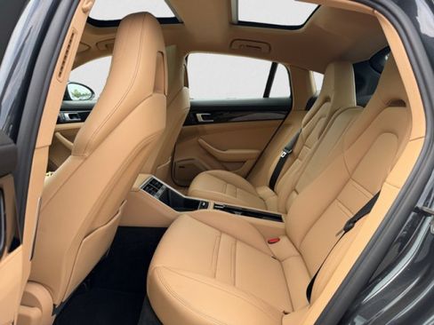 Used 2019 Porsche Panamera image 18