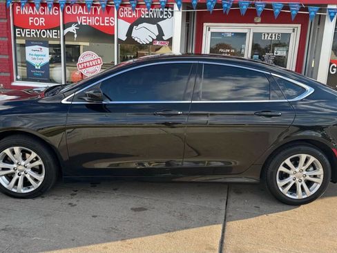 Used 2015 Chrysler 200 Limited w/ Convenience Group image 10