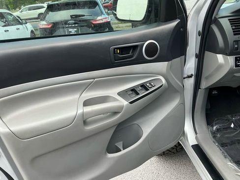 Used 2013 Toyota Tacoma 4x4 Double Cab w/ TRD Sport Pkg image 11