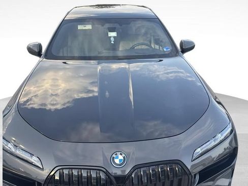 Used 2023 BMW i7 xDrive60 w/ Executive Package 2 AWD/4WD image 15