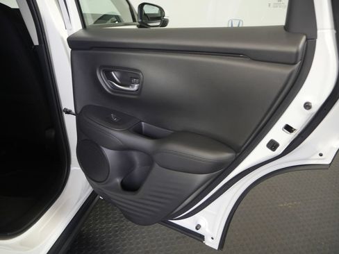 Used 2025 Honda HR-V LX image 7