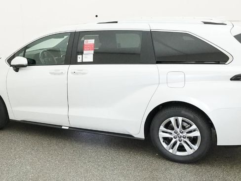New 2026 Toyota Sienna Limited FWD image 4
