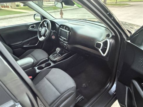 Used 2020 Kia Soul S FWD image 10