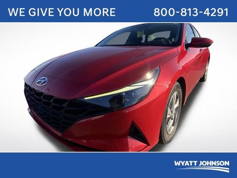 Used 2021 Hyundai Elantra SE image 1