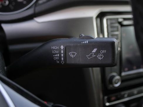 Used 2017 Volkswagen Passat 1.8T R-Line image 9