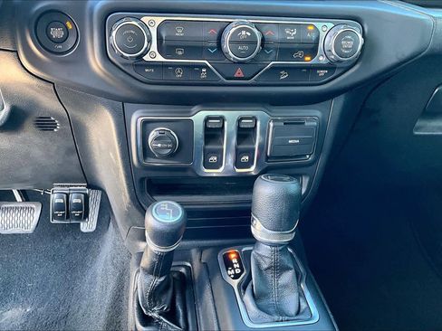 Used 2021 Jeep Wrangler Sport S image 32