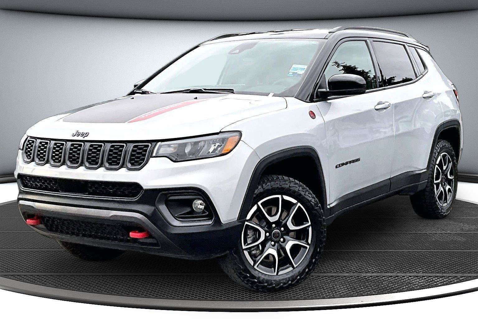 Used 2025 Jeep Compass Trailhawk AWD/4WD image 4