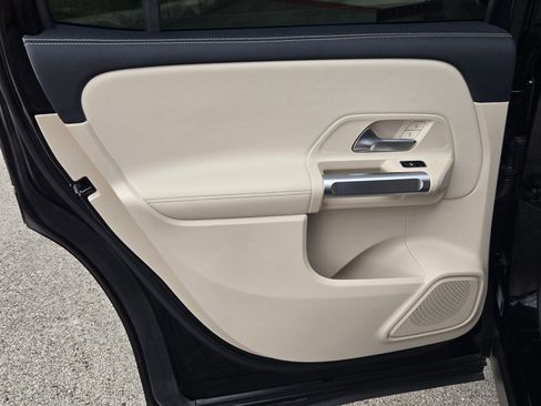 Used 2021 Mercedes-Benz GLB 250 image 15