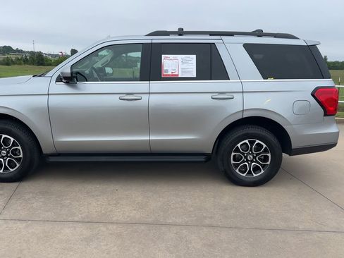 Used 2024 Ford Expedition XLT RWD image 6