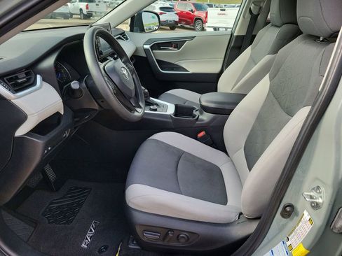 Used 2022 Toyota RAV4 XLE w/ Convenience Package image 19