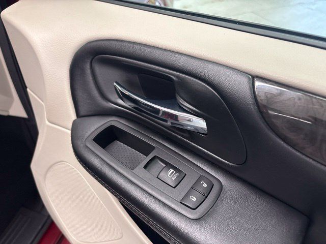 Used 2019 Dodge Grand Caravan SE w/ UConnect Hands-Free Group FWD image 22