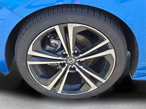 Used 2023 Nissan Sentra SR w/ SR Premium Package image 9