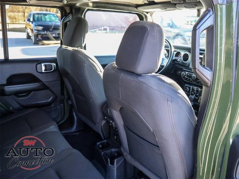 Used 2022 Jeep Wrangler Unlimited Sahara image 22