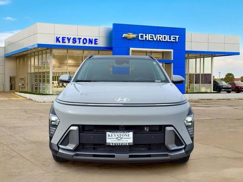 Used 2024 Hyundai Kona Limited AWD/4WD image 2