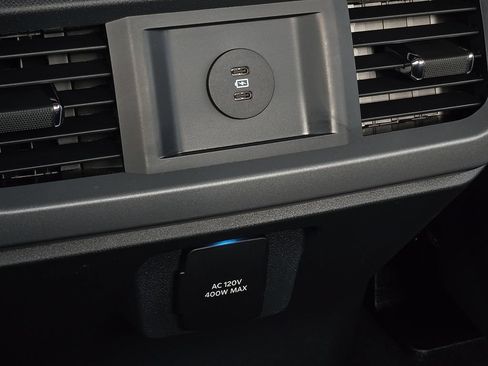 Used 2025 Ford F150 Lariat w/ Equipment Group 501A Mid AWD/4WD image 9