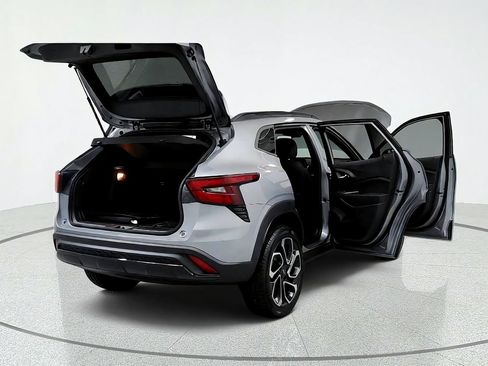 Certified 2024 Chevrolet Trax RS w/ Sunroof Package FWD image 12