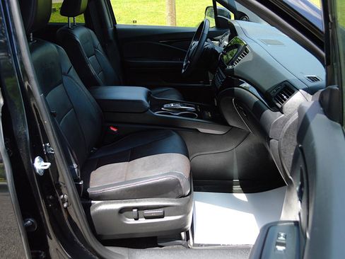 Used 2025 Honda Passport Black Edition image 18